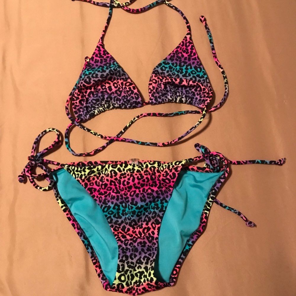 Victoria’s Secret bikini